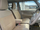 運転席シート、助手席シート、マット、床ともに綺麗です。