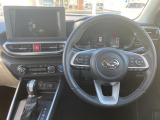 広々とした駐車場をご用意しておりますので、運転が苦手な方でもご安心ください。また、大型の屋根がございますので、雨に濡れることなくご移動できます。