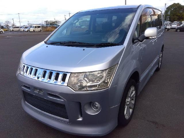 デリカD:5 2.4 G プレミアム 4WD 