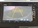 3ビュー切り替えやガイド線表示のバックカメラで、バックでの車庫入れも安心です。
