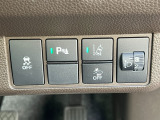 パーキングセンサーもついておりますので駐車などが苦手な方も安心して運転が可能です。