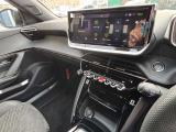 10インチの大型スクリーン