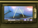 バックでの車庫入れも安心です! リアカメラが付いているバックモニター付のナビを装備しております。操作線もついており距離感も画面から確認できます。