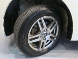 Aftermarketアルミホイールです。タイヤサイズは175/65R14です。