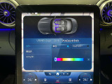 アンビエントライト●ドア、ダッシュボードなど柔らかなLEDの間接照明が、華やかでありながら深い安らぎに包まれる。