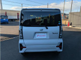 バックカメラ装備で車庫入れも安心です。
