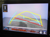 駐車も安心のガイドライン付きバックモニターです。