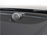 【Bowers&Wilkins】世界のオーディオファン垂涎のプレミアムサウンドシステムを搭載。コンサートホールのベストポジションに相当する音場空間を忠実に再現。乗る人すべてに驚きの音響体験を提供します