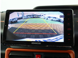 お車選びをお楽しみ頂けるよう、在庫車の展示スペースを十分に確保しております。