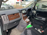 納車整備につきましては、国家資格を持つ、経験豊富な自動車整備士が、納車点検を実施し、不具合箇所を整備した上で納車させていただきます。