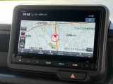 2列目にご乗車の方もゆったり足が組める驚きの広さです。
