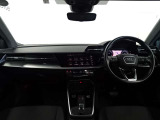 室内の使用感も少なく、まだまだこれから安心して長くお乗りいただけるお車です。
