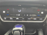 【シートヒーター】シートを温めてくれる暖房機器です!長時間座っていると負担が掛かりやすい背中や腰、または冬場などの寒い日に冷えやすい脚部に快適なぬくもりを伝えます。