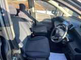 運転席も広々!ウォークスルーで後部座席にも行ったり来たりが楽々よ!