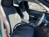 認定中古車は新車登録から9年以内のディーラー車を点検整備。プジョーを知り尽くした正規ディーラーが源泉した高い品質のクルマだけをお届けいたします。