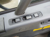 運転席・助手席パワーウィンドウ装備車です。