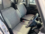 運転席はくつろぎのプライベート空間! 車内をクリーニングしてお待ちしております!