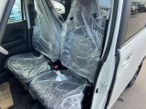 運転席はくつろぎのプライベート空間! 車内をクリーニングしてお待ちしております!