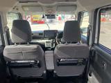 運転席はくつろぎのプライベート空間! 車内をクリーニングしてお待ちしております!