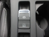 AUTO HOLD機能付。サイドブレーキは自動で掛かります。もちろん手動に切り替える事も出来ます。