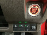 ハンドルの右側にはヘットライトリベライザーとVSA(ABS+TCS+横滑り抑制)の解除スイッチがついています。ヘッドライトレベライザーは道路状況や積荷の加重に応じてライトの高さを調節できます。