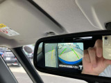 切り替えボタンで、車両の左側フロント部分を映してくれます。道路端への幅寄せや側溝の確認などに便利です!