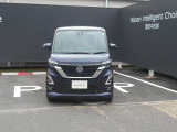 ヘッドライトの上向き下向きを自動で切り替えてくれます。対向車や前方の車にも迷惑をかけにくくなります。