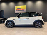 MINI認定中古車の全モデルに3.98%特別低金利を適用。 対象はスタンダードローン、残価設定ローン(オープンタイプ)、オープンエンド・リースで5年60回までのお支払いとなります。