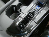 パーキングブレーキはオートですが手動でオンもリリースもできます!