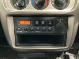 AM/FMラジオが装備されています。その下には1DIN分の小物入れがついています。