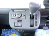 お車選びをお楽しみ頂けるよう、在庫車の展示スペースを十分に確保しております。