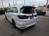 ブラックスタイル専用テールランプガーニッシュにリアスモークも施工しております。