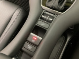 セレクターノブの下に、3つの異なる加速感を楽しめるドライブモードスイッチがついています。一般道、雪道、エコ走行など、シーンに合わせて最適な加速感を楽しめるドライブモードスイッチです。