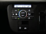 「オートエアコン」が付いています。1年中快適な室内を提供!車内温度を設定すると、風量を自動で調節してくれます。