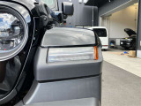 初代JEEP WILLYSからインスピレーションを得た丸目ライトとボクシーなフォルム。ヘッドライト、フロントフォグライト、テールライトにLEDを初採用