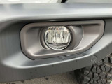 初代JEEP WILLYSからインスピレーションを得た丸目ライトとボクシーなフォルム。ヘッドライト、フロントフォグライト、テールライトにLEDを初採用