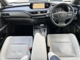 UX 200 バージョンL 本革シート サンルーフ