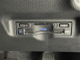 【ETC2.0(DSRC/ITSスポット)】ETCカードを挿入すれば料金所はノンストップで通過できます。ETC限定の割引や、高速道路の情報提供サービスを利用できます。
