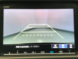 【バックカメラ】運転が苦手な方も車庫入れラクラクです!ギアをリバースに入れれば自動的に切り換わりますので、面倒な操作は不要です♪狭い駐車場もお車を傷つけず安心ですね!