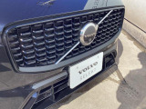 フロントカメラはデザインも重視しVOLVOのロゴマークに内蔵されています