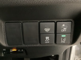 Hondaセンシング用の、VSA(ABS+TCS+横滑り抑制)解除とレーンキープアシストシステムのメインスイッチなどはハンドルの右側に装備しています。燃費に役立つECONボタンもここです。