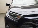 LEDヘッドライトです。デザイン性がよくとても明るいので、夜間の走行や悪天候でも安心です。しかも長寿命!