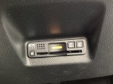 ハンドルの右下にETCがついています。高速道路の料金所の通過も楽々です。 カードの取り出しもしやすい場所についています。