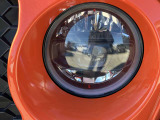 初代JEEP WILLYSからインスピレーションを得た丸目ライトとボクシーなフォルム。ヘッドライト、フロントフォグライト、テールライトにLEDを初採用