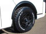 足元にはワイルドなフレックスオリジナルネクサストレイルNT1を装着!タイヤはTOYOオープンカントリーでオフロード感をアップ!どちらも新品装着ですよっ♪