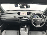 UX 300e バージョンL 本革シート 修復歴無し