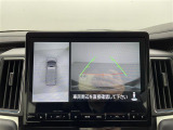 【マルチアラウンドモニター】まるでクルマを真上から見下ろしたかのような視点で駐車をサポートします!クルマの斜め後ろや真横など、前後左右の4つのカメラの映像が合成されて、モニターに映し出されます。