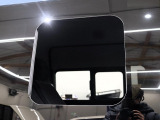 小窓があるとなにかと便利ですね! 換気や荷物を渡したりと、後々響いてくるオプションですね!