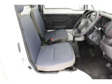 ゆったりとした運転席