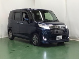 大きく開くスライドドアで狭い場所でも隣を気にすることなく楽に乗り降りできます